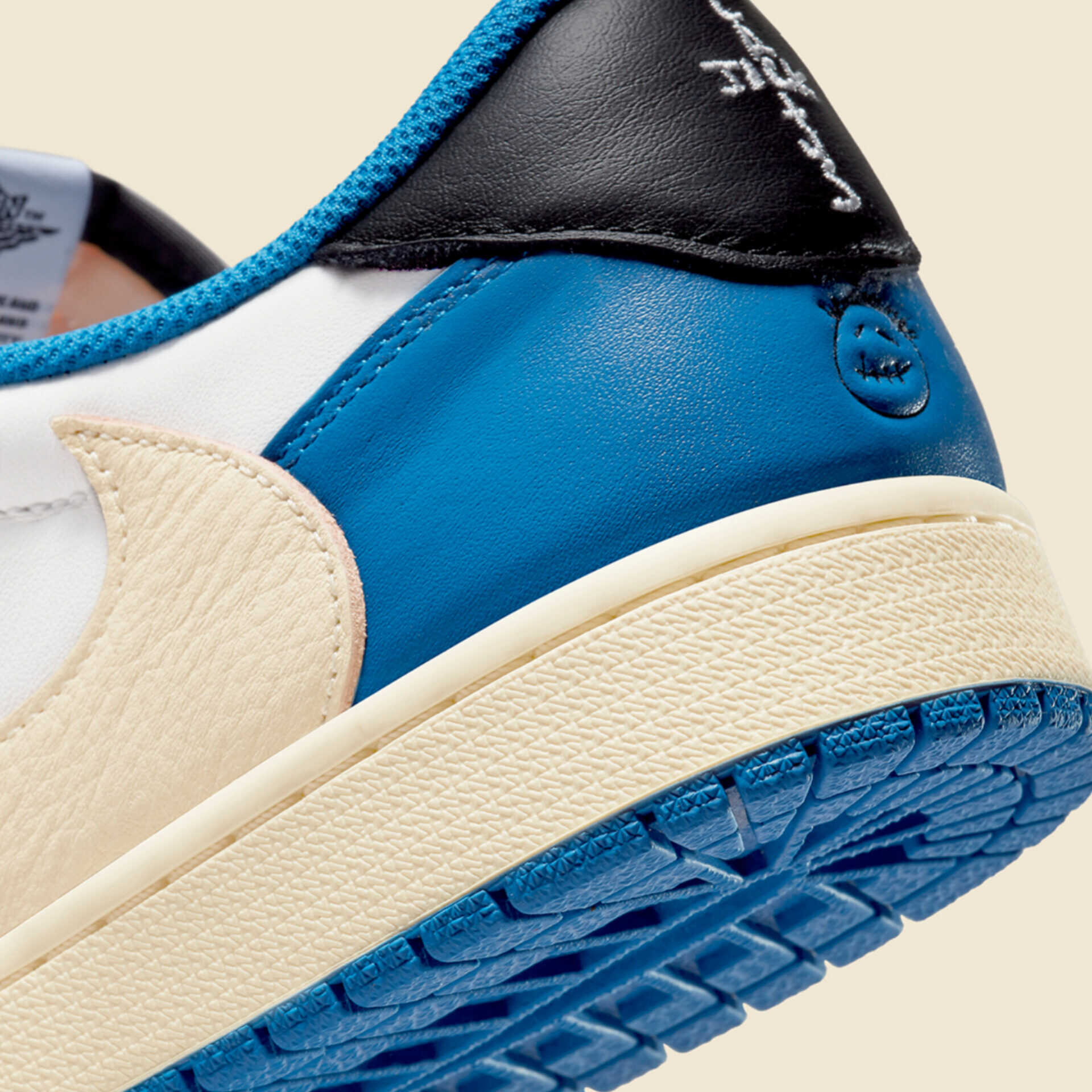 AIR JORDAN 1 TRAVIS SCOTT LOW (FRAGMENT)