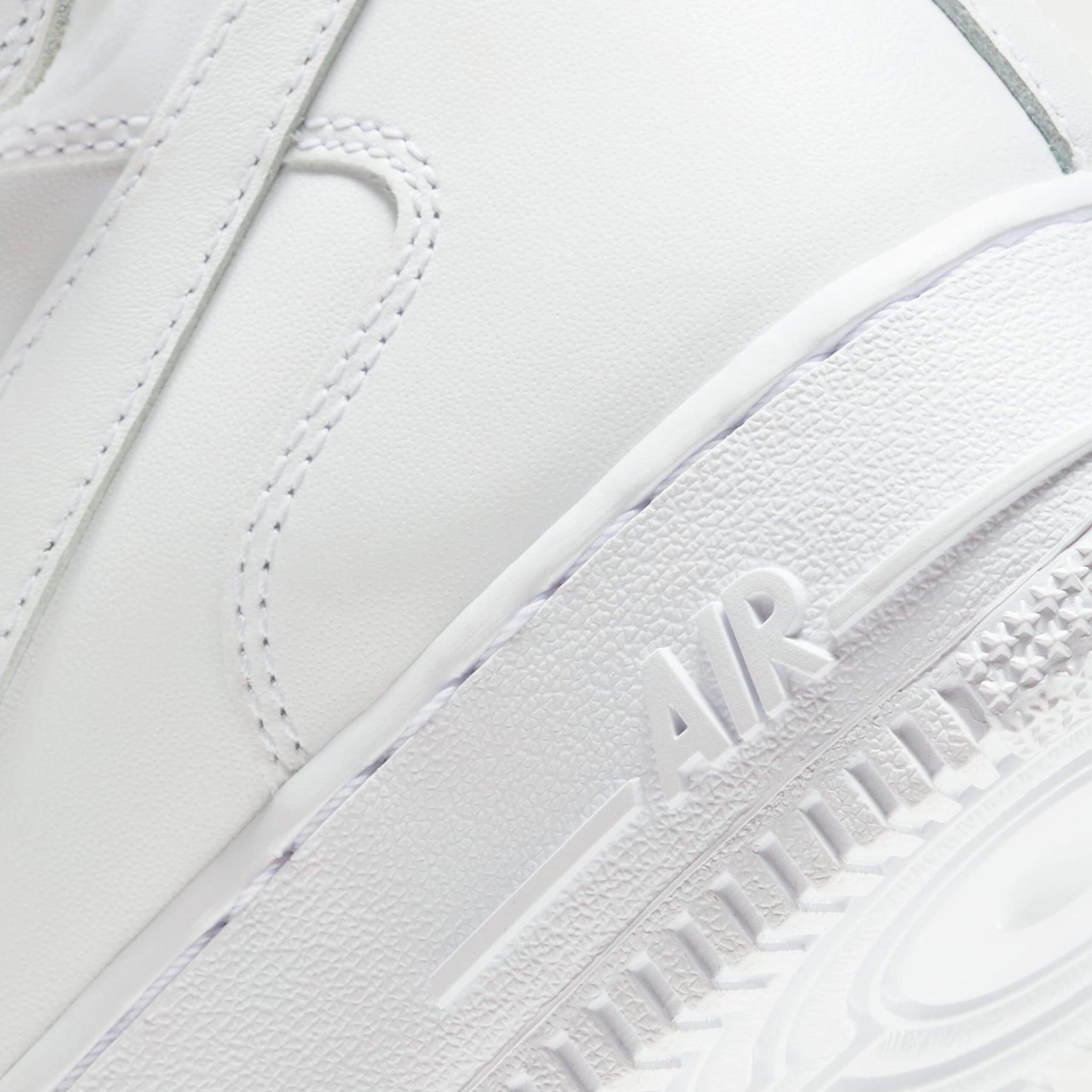 AIR FORCE 1 MID (WHITE)