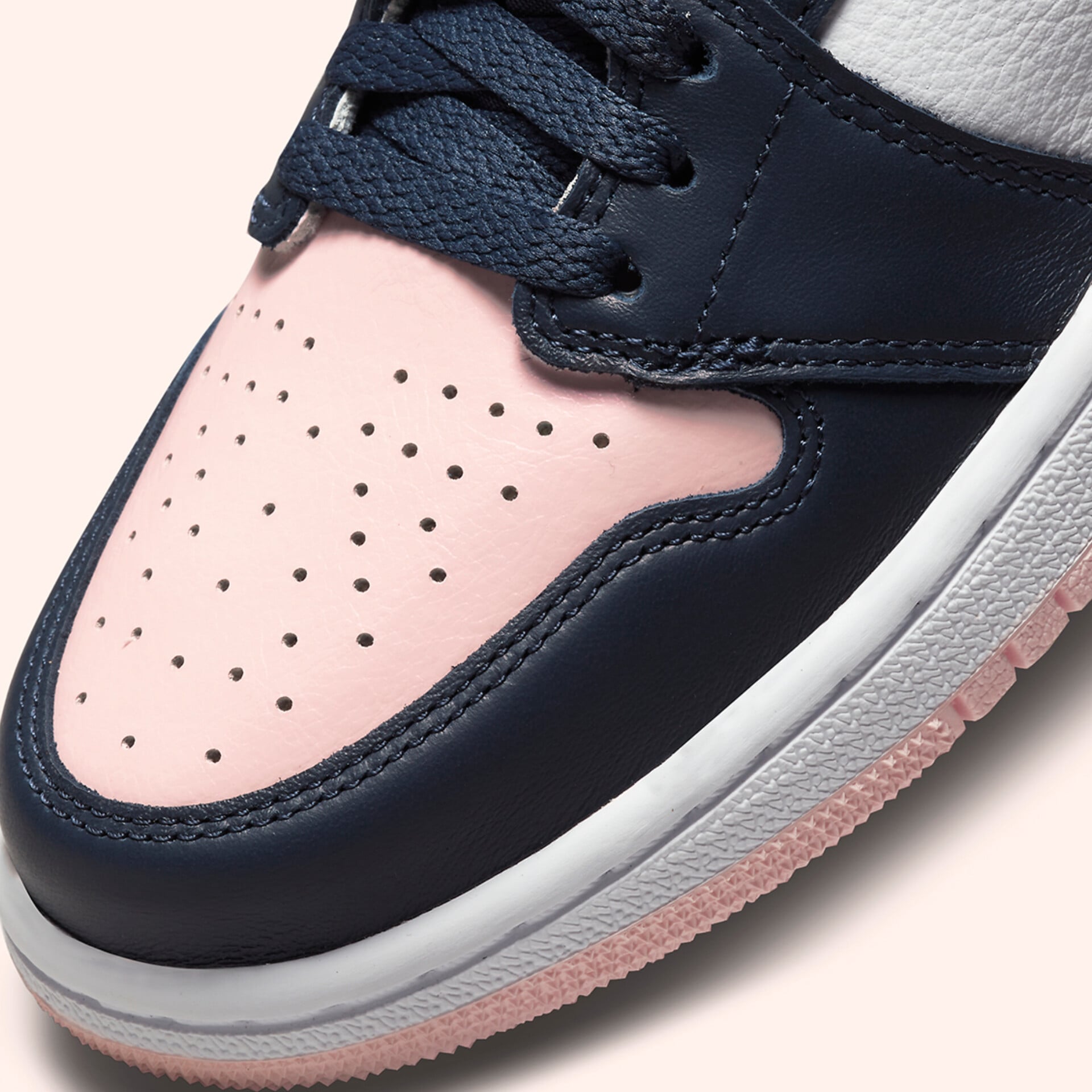 AIR JORDAN RETRO 1 HIGH (BUBBLE GUM)