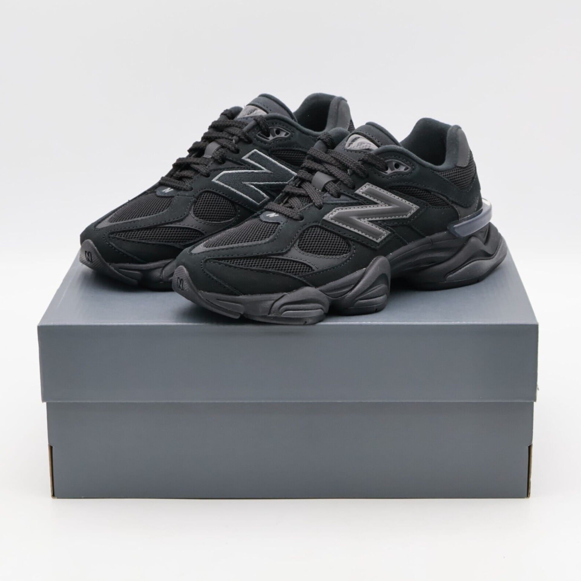 9060 (TRIPLE BLACK CEMENT)