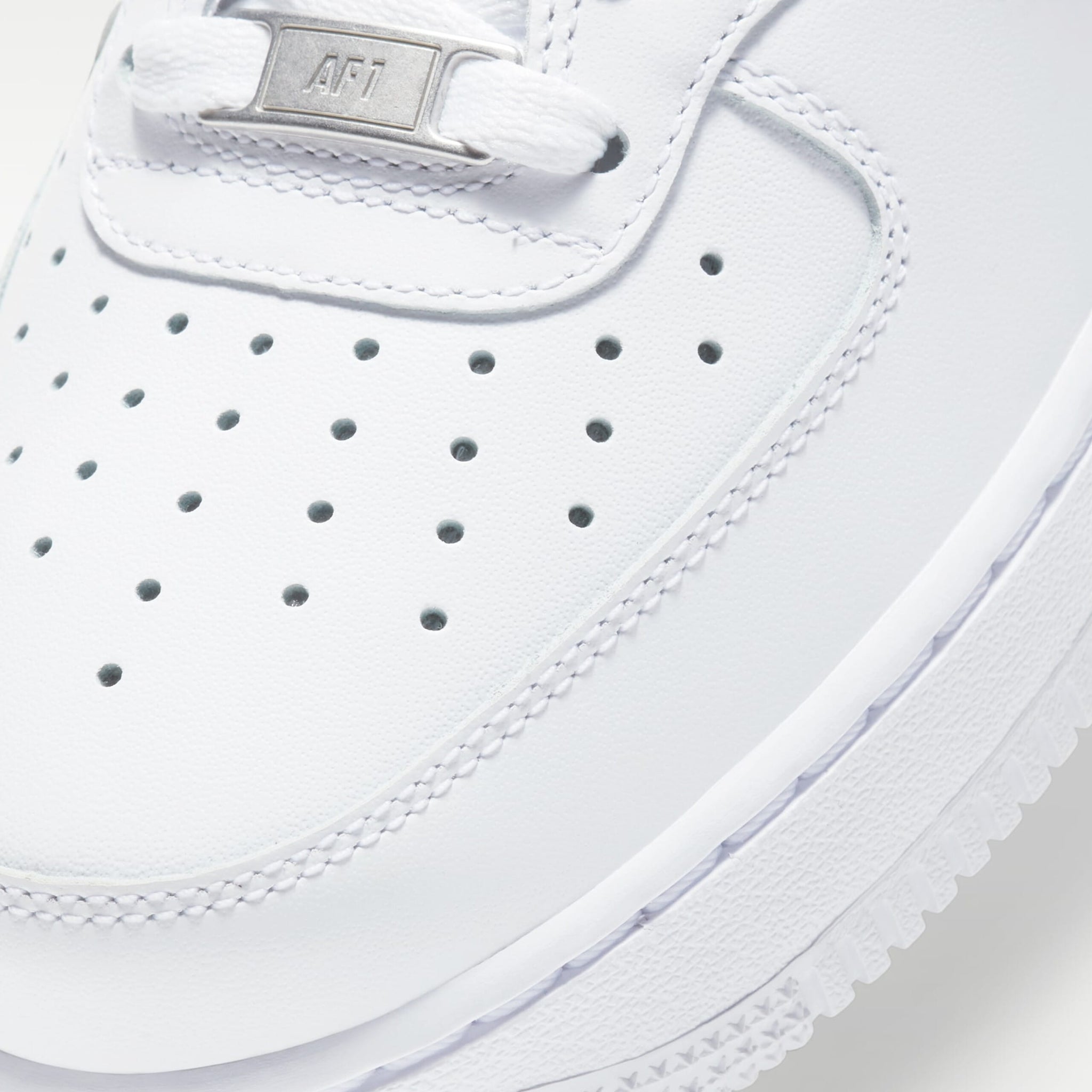 AIR FORCE 1 MID (WHITE)